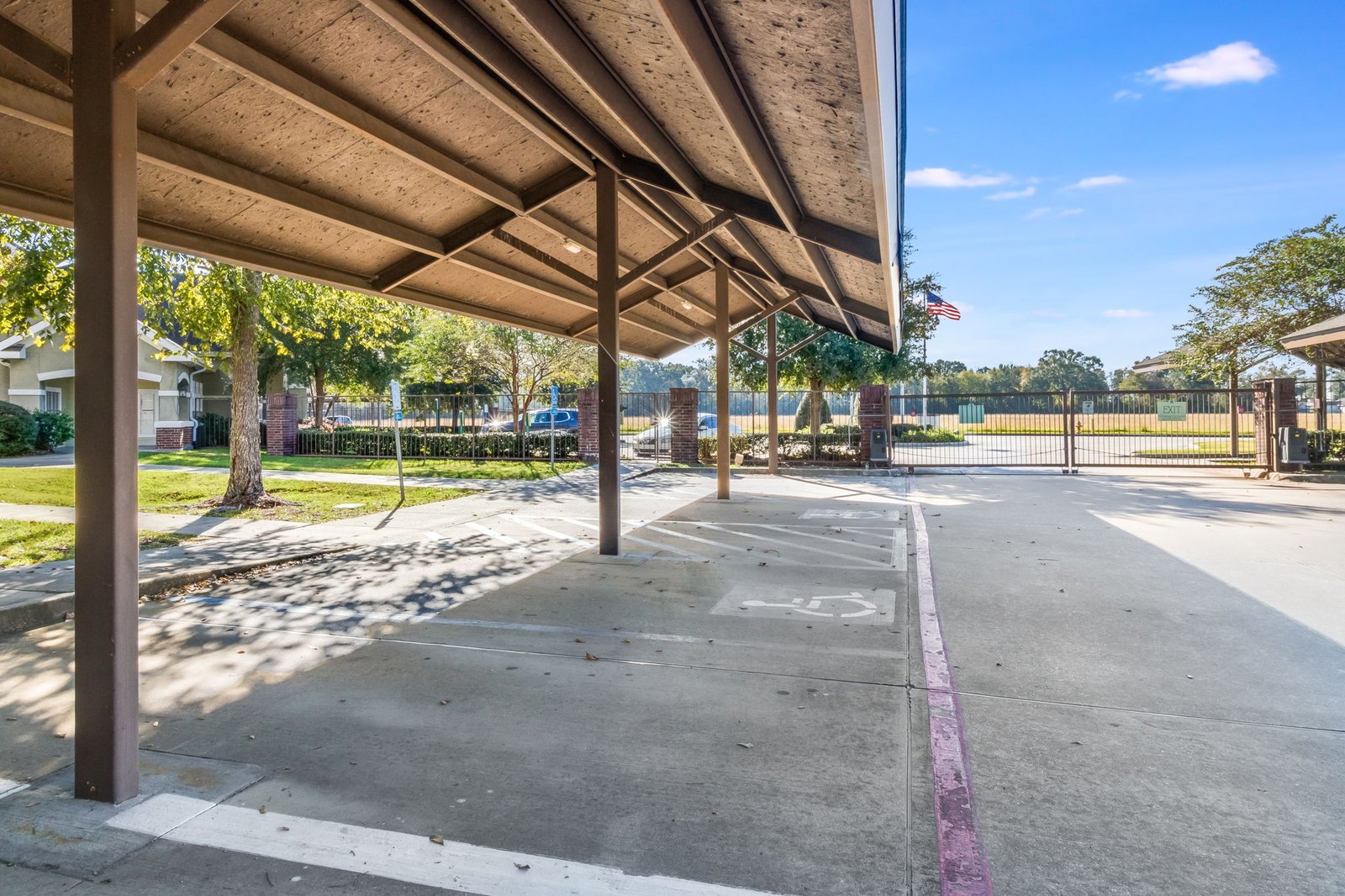 3-web-or-mls-9613 Maurice Ave Comm Photos-2
