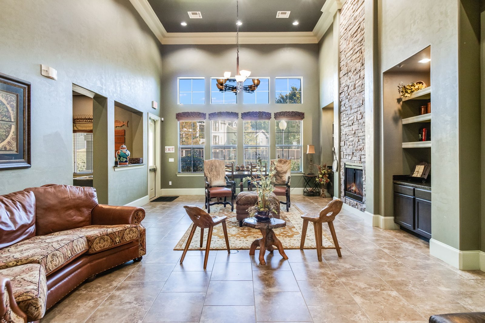 4-web-or-mls-9613 Maurice Ave Comm Photos-3