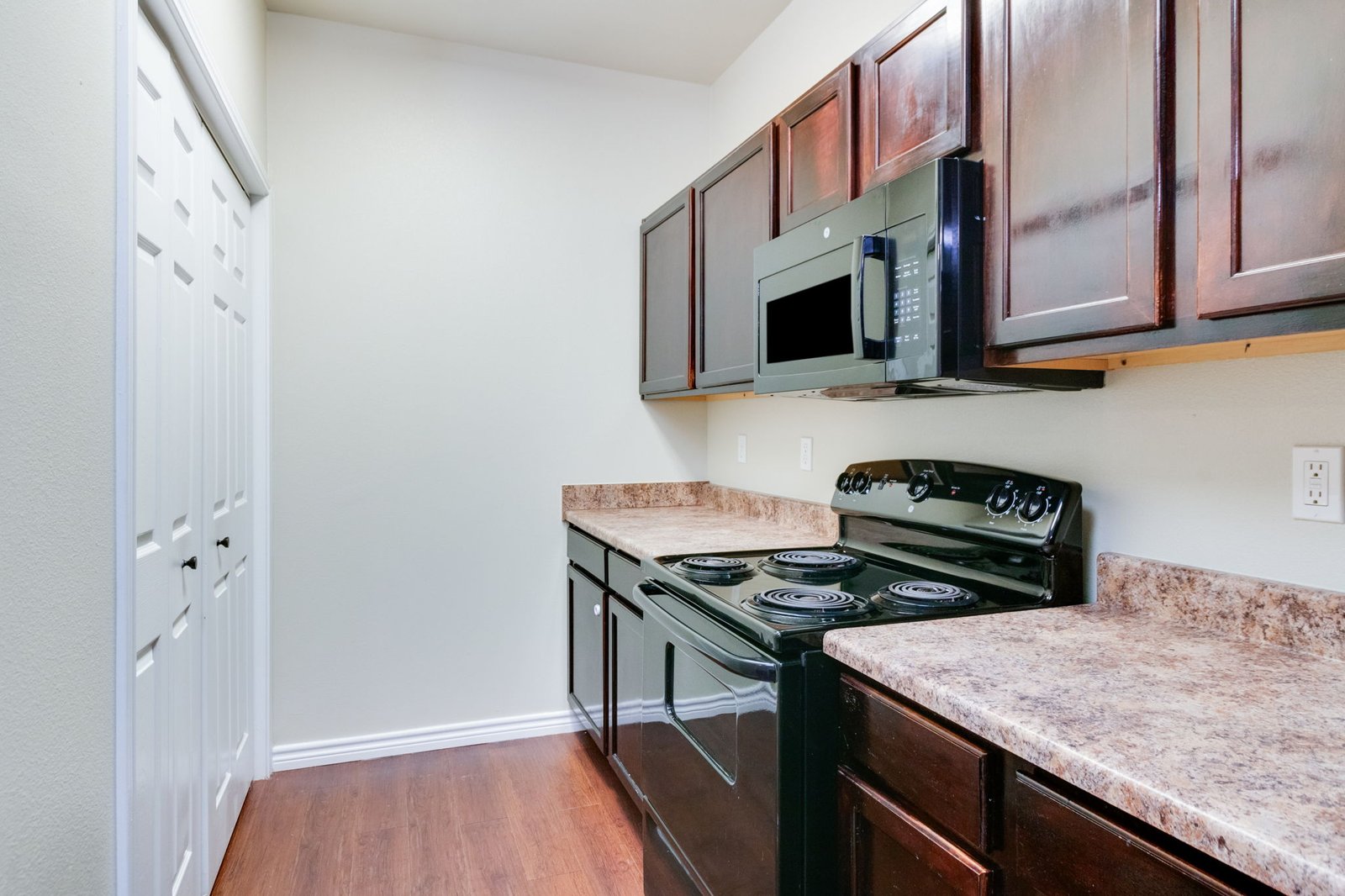 40-web-or-mls-9613 Maurice Ave 1108-6