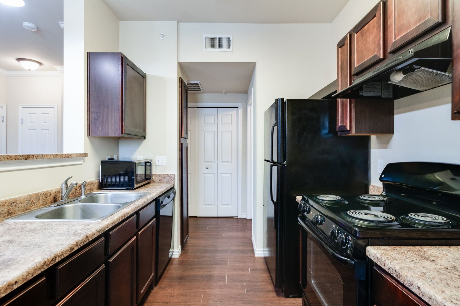 59-web-or-mls-9613 Maurice Ave 3103-9